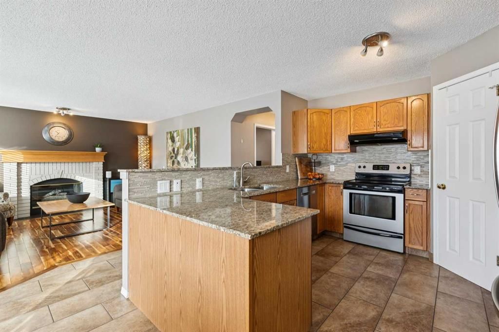 33 River Rock Crescent SE, Calgary — photo 2 of 42
