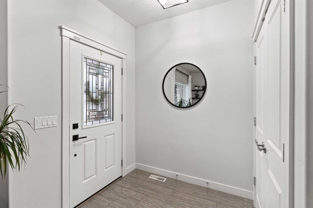 1, 1925 36 Street SW, Calgary — photo 5 of 47