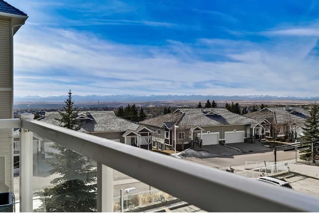 305, 500 Rocky Vista Gardens NW, Calgary — photo 2 of 29