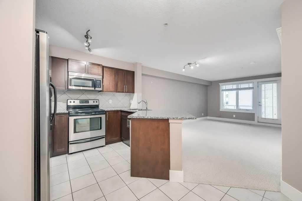 305, 500 Rocky Vista Gardens NW, Calgary — photo 5 of 29