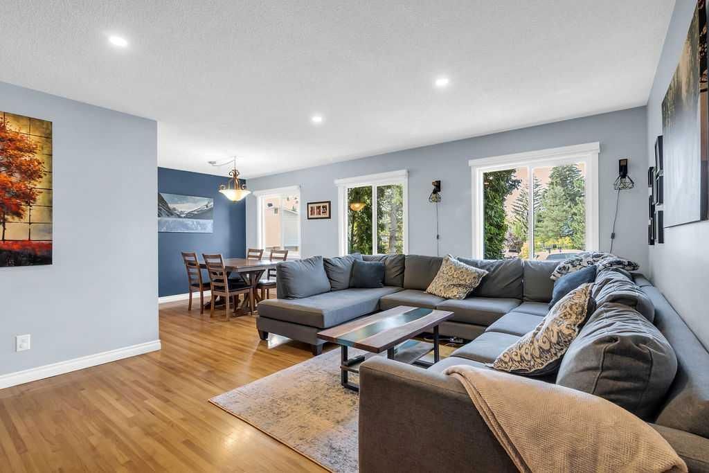 1215 Mapleglade Place SE, Calgary — photo 2 of 50