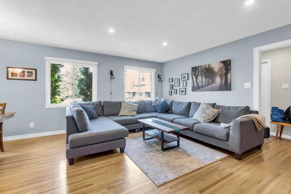 1215 Mapleglade Place SE, Calgary — photo 3 of 50