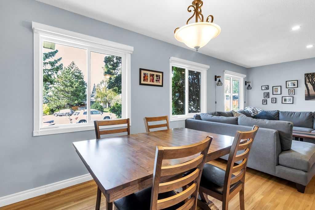 1215 Mapleglade Place SE, Calgary — photo 4 of 50