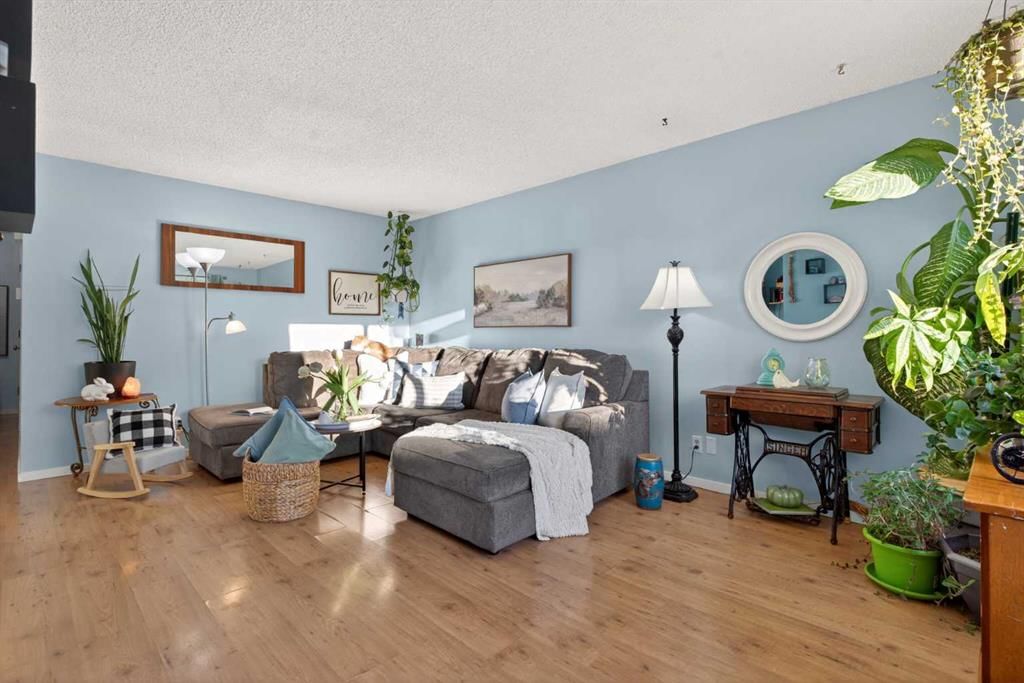 660 Whiteridge Road NE, Calgary — photo 4 of 33
