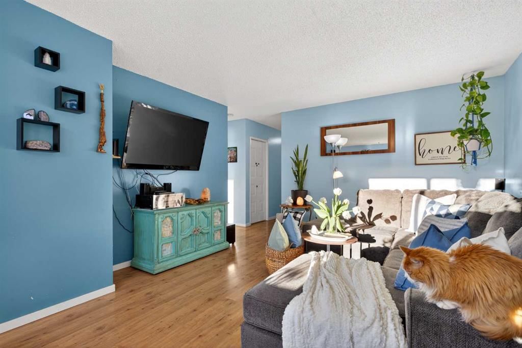 660 Whiteridge Road NE, Calgary — photo 5 of 33