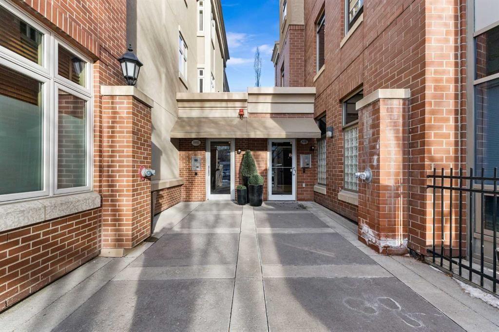 404, 660 Eau Claire Avenue SW, Calgary — photo 4 of 50