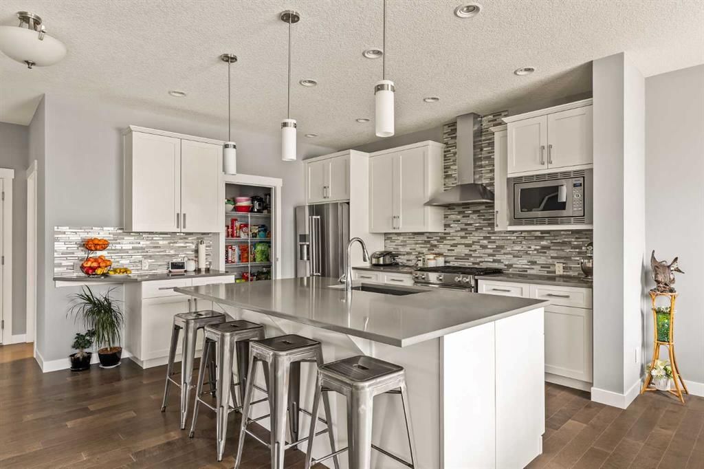 313 Evansglen Drive NW, Calgary — photo 4 of 38