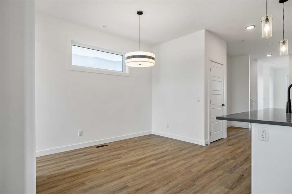 497 Hotchkiss Drive SE, Calgary — photo 5 of 42