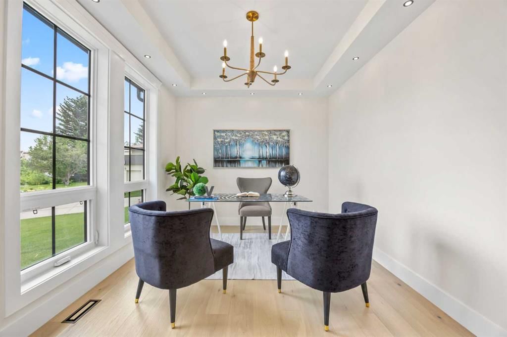 12 Vardana Place NW, Calgary — photo 3 of 50