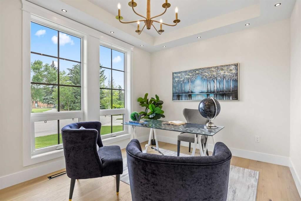 12 Vardana Place NW, Calgary — photo 4 of 50