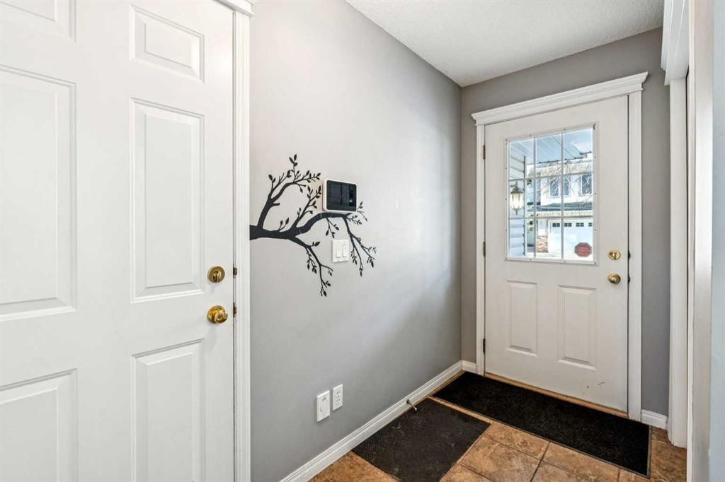 22 Country Hills Cove NW, Calgary — photo 2 of 24