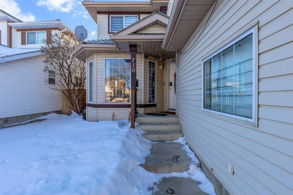 710 Coral Springs Boulevard NE, Calgary — photo 3 of 49