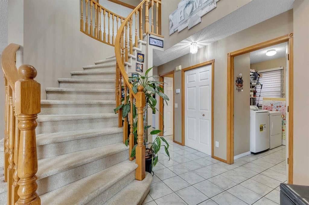 710 Coral Springs Boulevard NE, Calgary — photo 4 of 49