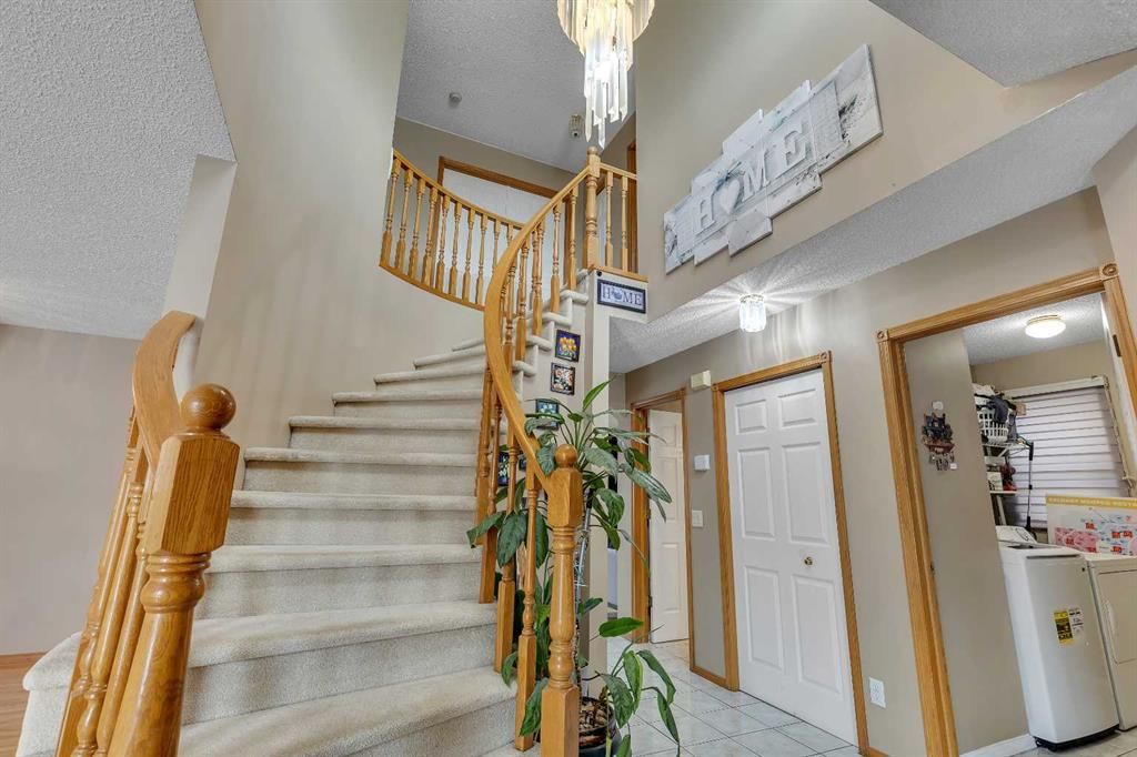 710 Coral Springs Boulevard NE, Calgary — photo 5 of 49
