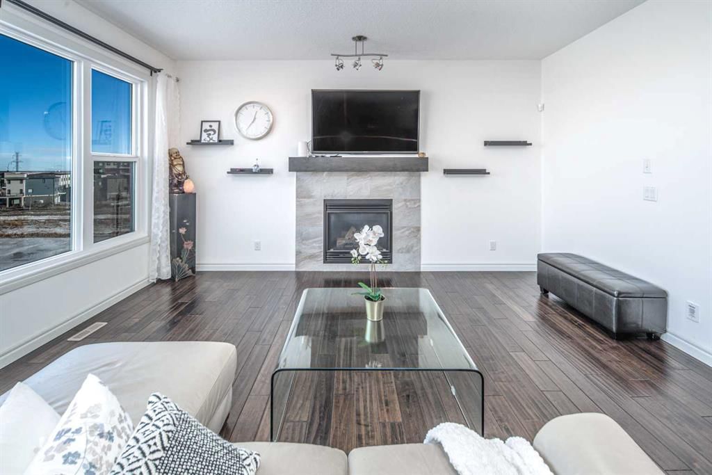 498 Sherwood Boulevard NW, Calgary — photo 4 of 49