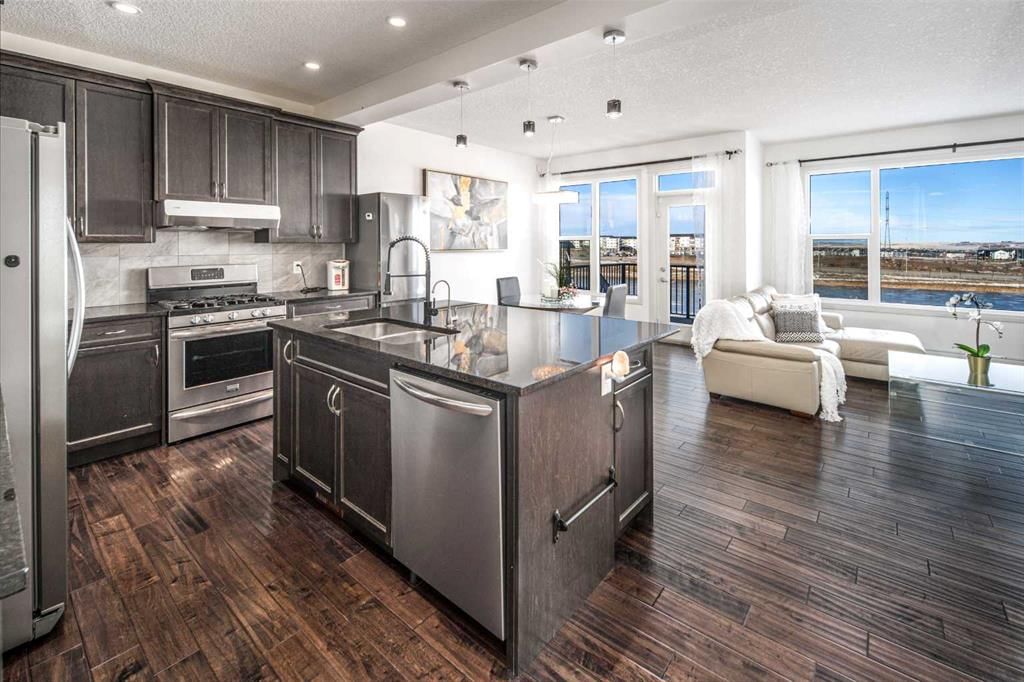 498 Sherwood Boulevard NW, Calgary — photo 5 of 49
