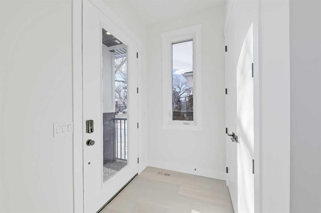 1728 19 Avenue NW, Calgary — photo 3 of 50