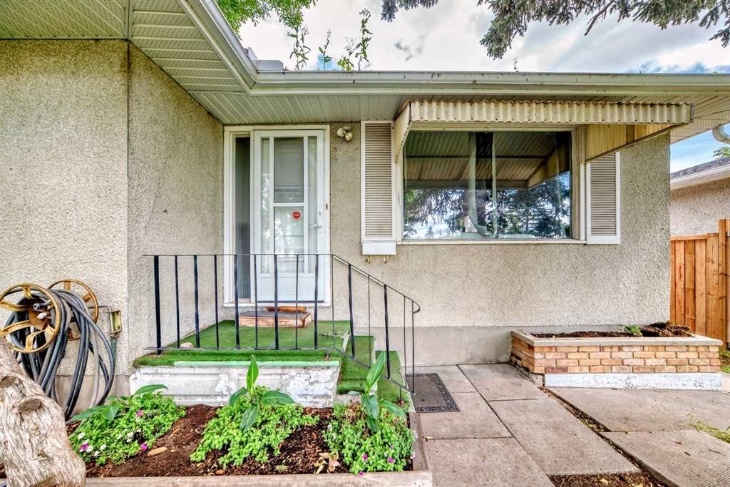 2208 47 Street SE, Calgary — photo 2 of 47