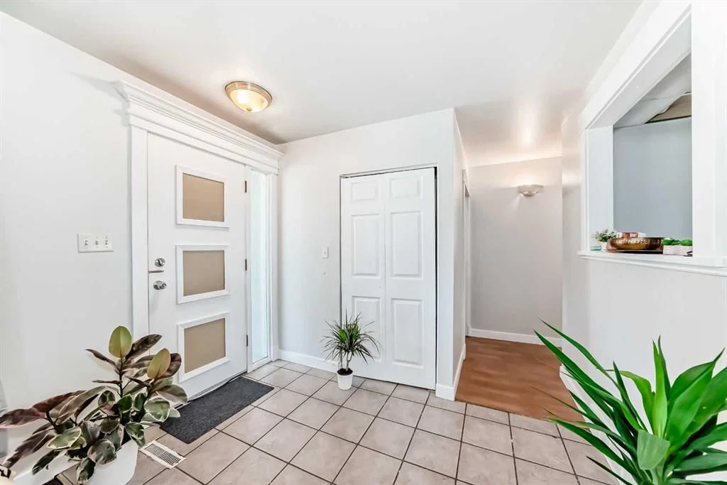 2208 47 Street SE, Calgary — photo 3 of 47