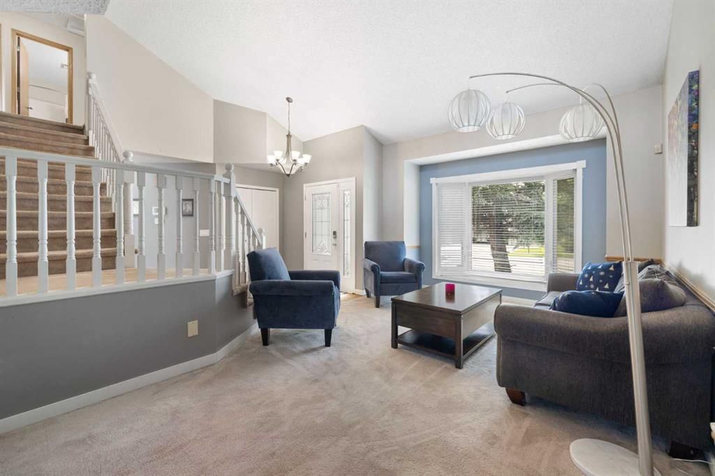 156 Woodfield Road SW, Calgary — photo 3 of 47