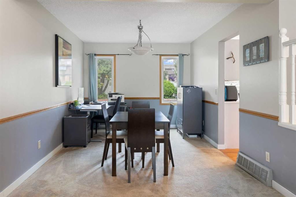 156 Woodfield Road SW, Calgary — photo 5 of 47