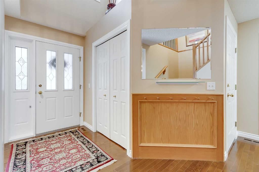 86 Sunvista Close SE, Calgary — photo 3 of 49