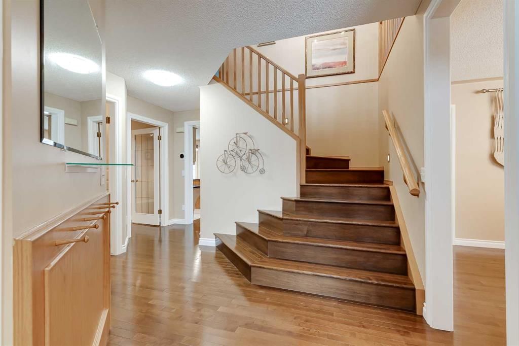 86 Sunvista Close SE, Calgary — photo 4 of 49