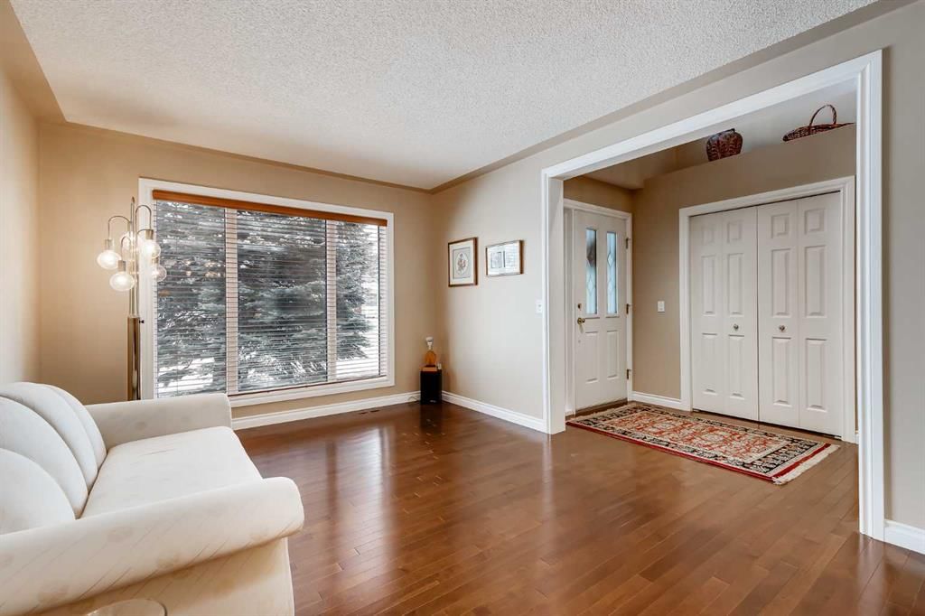 86 Sunvista Close SE, Calgary — photo 5 of 49