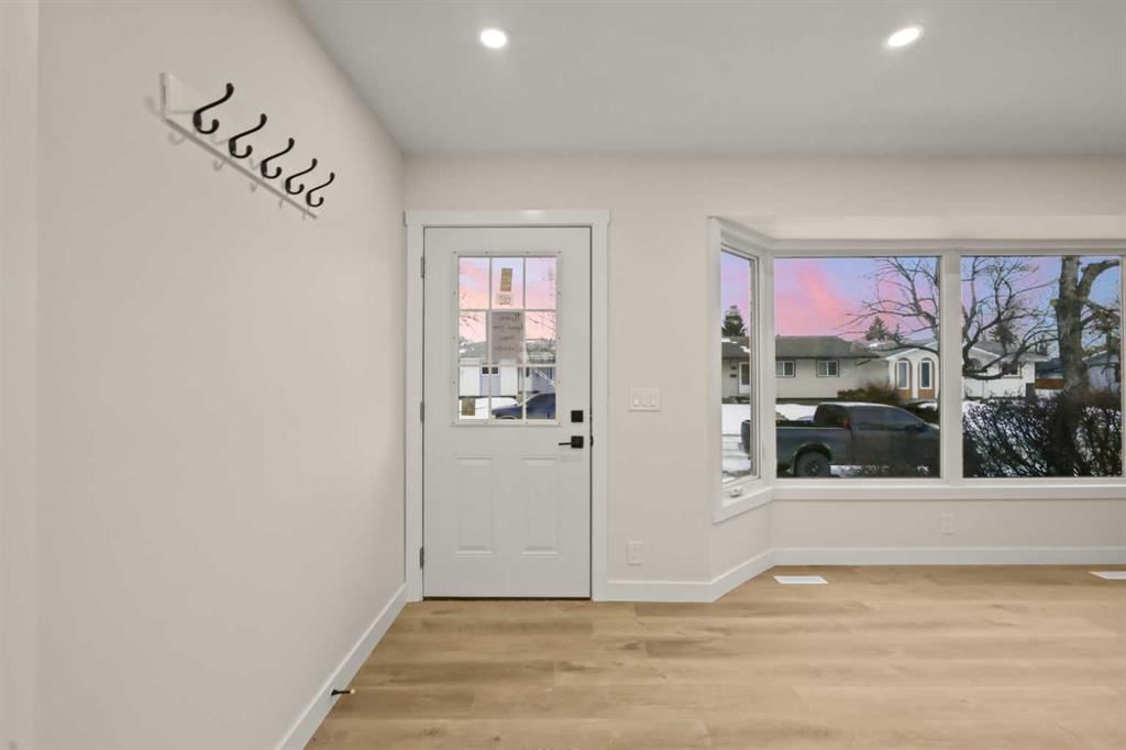 219 Pinemill Road NE, Calgary — photo 4 of 49