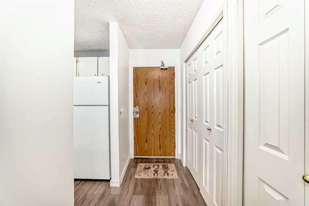 101, 3606 Erlton Court SW, Calgary — photo 3 of 28