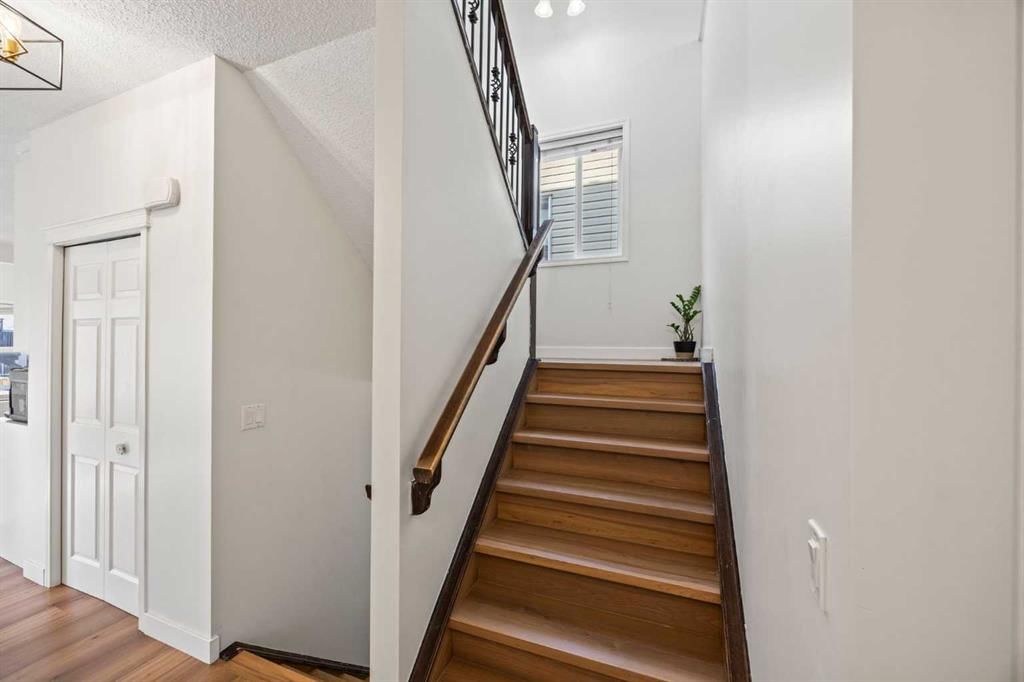 366 Bridleridge View SW, Calgary — photo 3 of 46