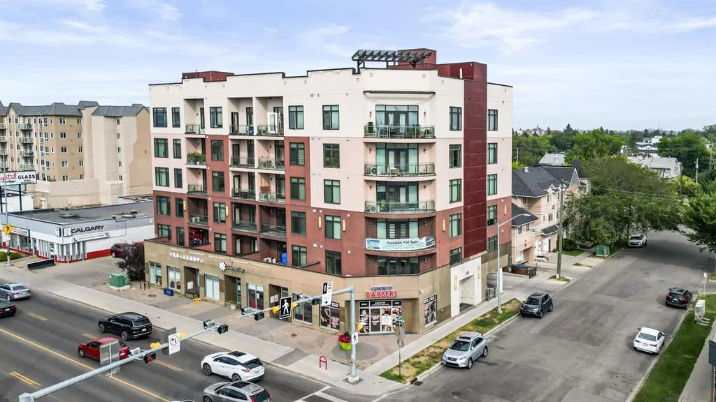 1406 Centre Street N, Calgary — main listing photo