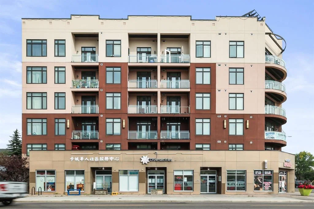 1406 Centre Street N, Calgary — photo 2 of 11