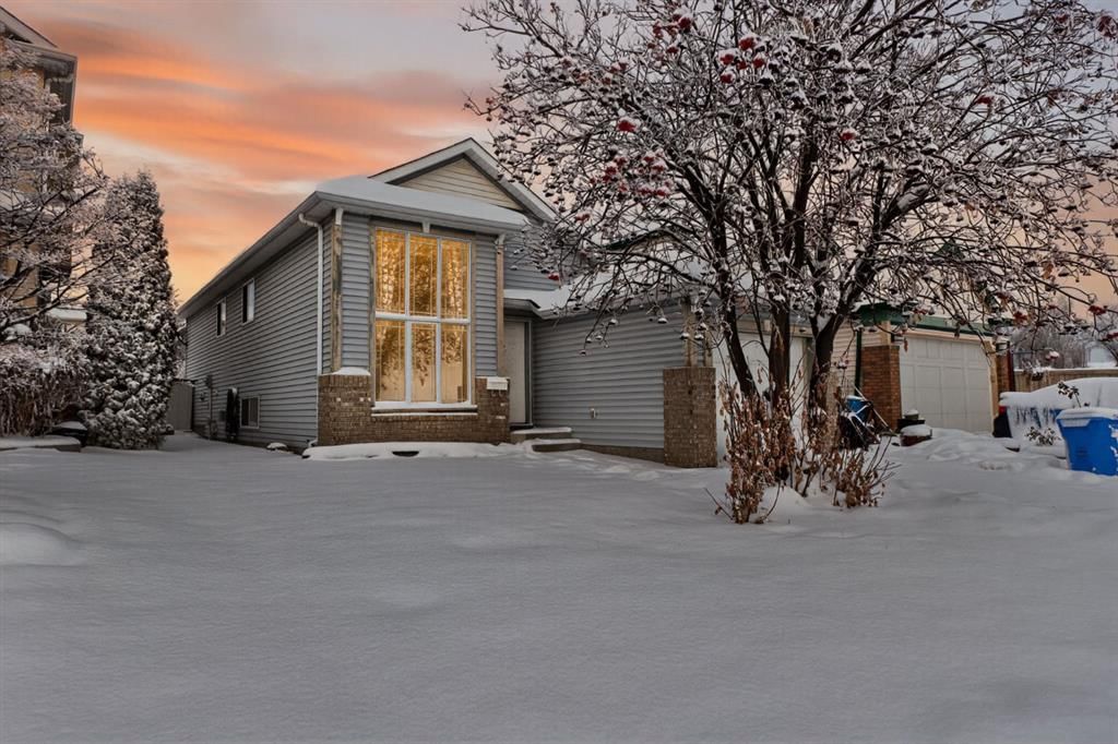 43 Somercrest Circle SW, Calgary — main listing photo