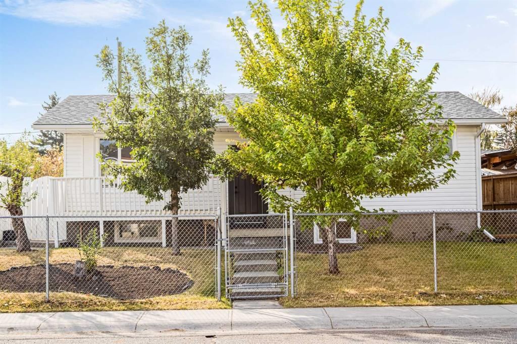 631 58 Street SE, Calgary — photo 2 of 44