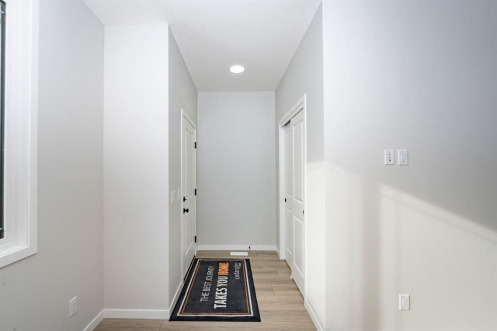 522 Lucas Boulevard NW, Calgary — photo 5 of 31