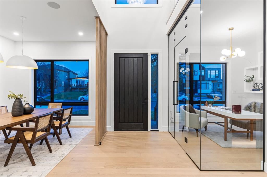 430 21 Avenue NE, Calgary — photo 4 of 50