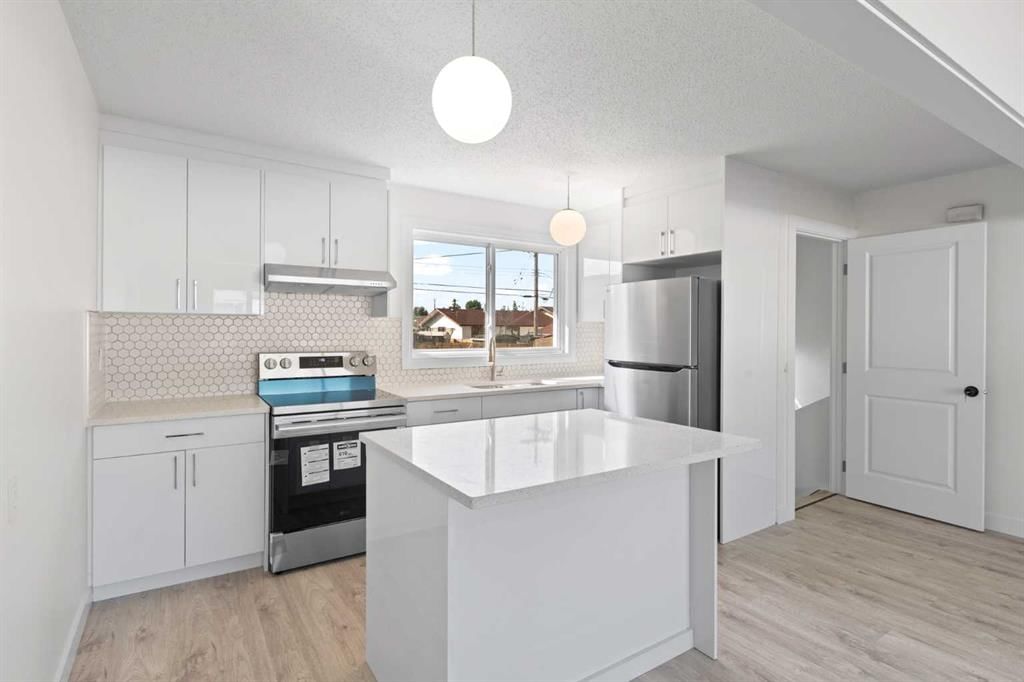6707 3 Avenue SE, Calgary — photo 3 of 28