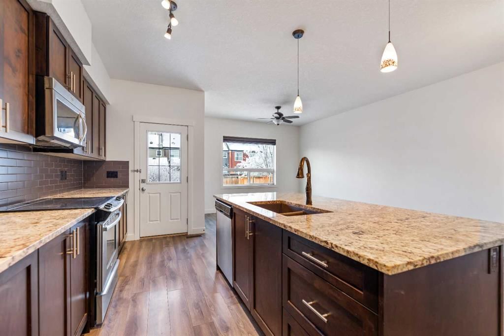 51 Legacy Close SE, Calgary — photo 3 of 31