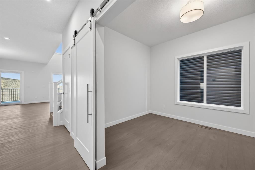 93 Walgrove Bay SE, Calgary — photo 4 of 37