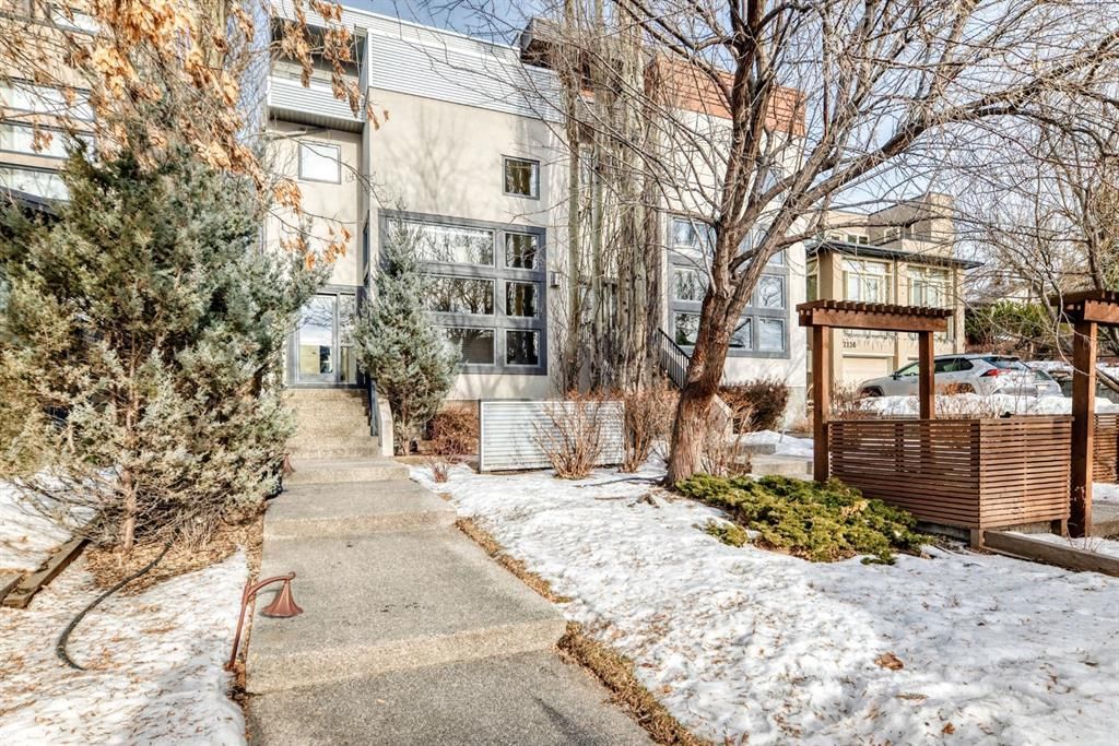 2134 30 Avenue SW, Calgary — main listing photo