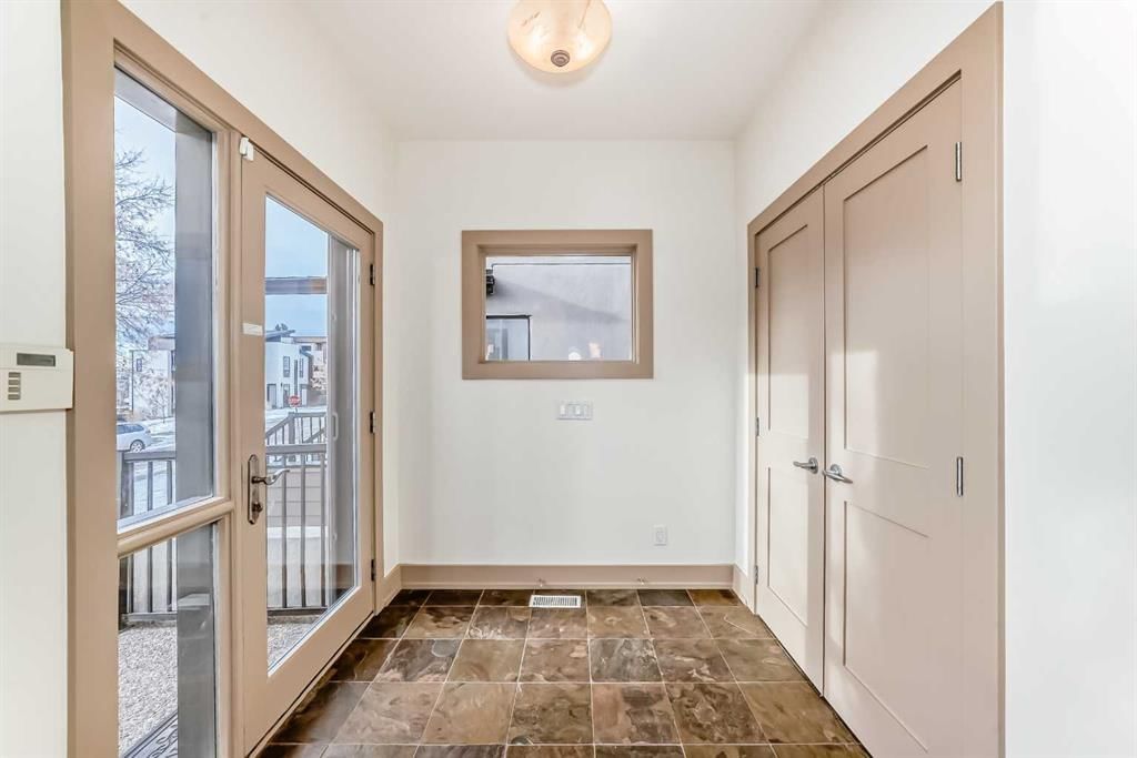 2134 30 Avenue SW, Calgary — photo 3 of 50