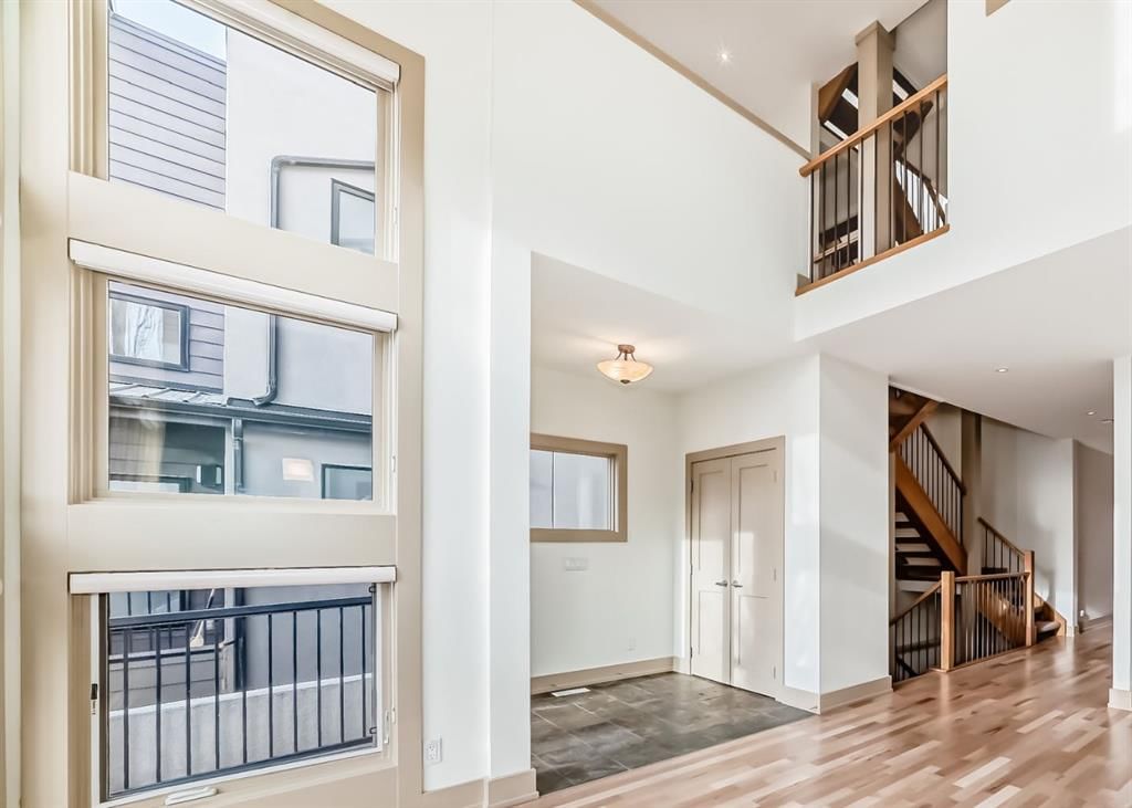 2134 30 Avenue SW, Calgary — photo 4 of 50