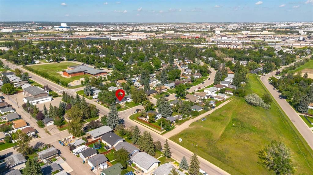 228 Lynnwood Drive SE, Calgary — photo 2 of 46