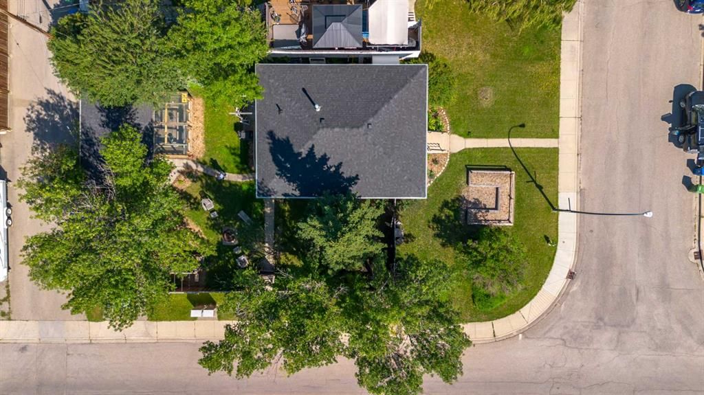 228 Lynnwood Drive SE, Calgary — photo 3 of 46