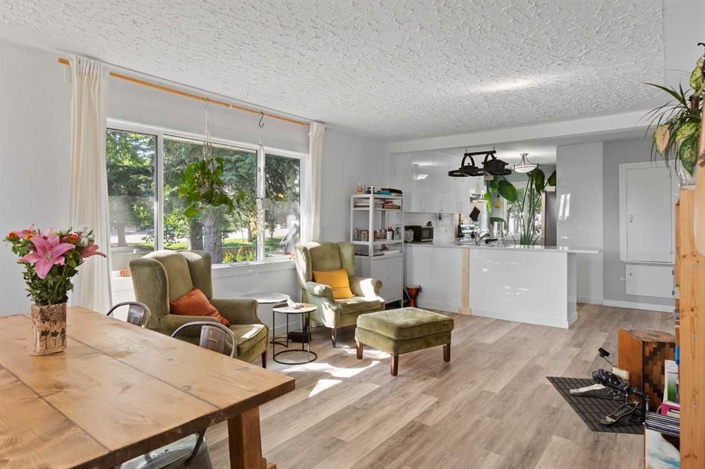 228 Lynnwood Drive SE, Calgary — photo 4 of 46