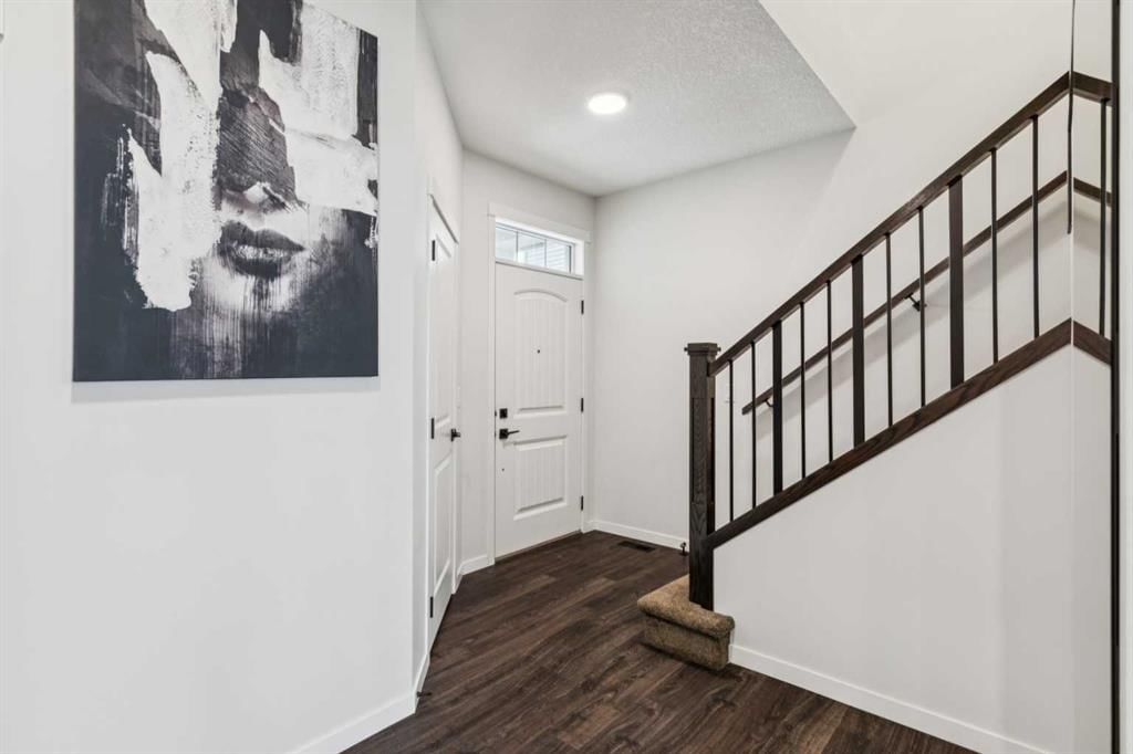 86 Creekside Way SW, Calgary — photo 2 of 36