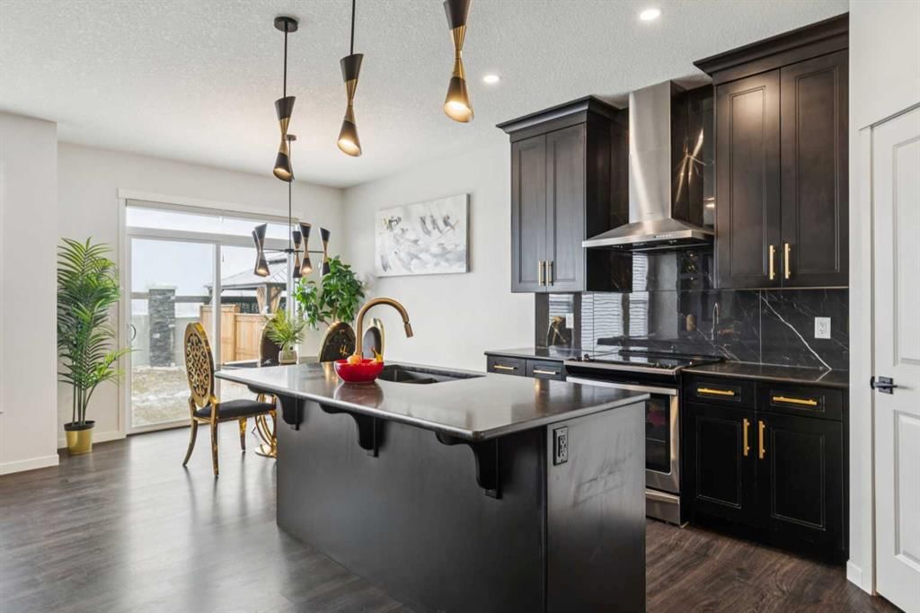86 Creekside Way SW, Calgary — photo 3 of 36