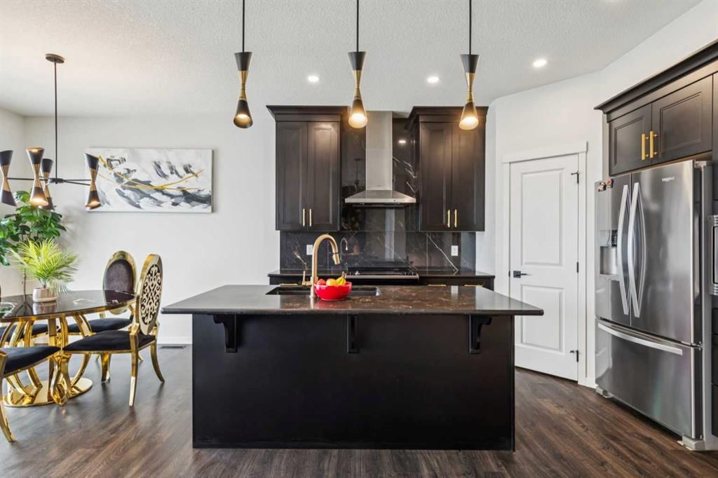 86 Creekside Way SW, Calgary — photo 4 of 36