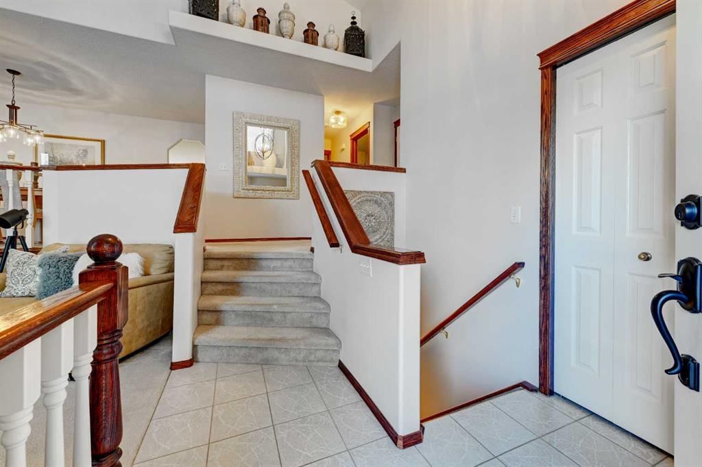 6558 Sierra Morena Boulevard SW, Calgary — photo 3 of 50